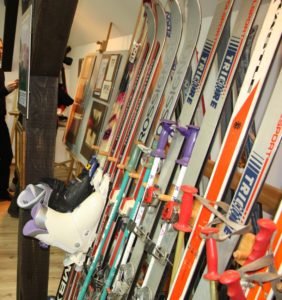 kolekcja nart w Muzeum Narciarstwa
