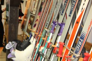kolekcja nart w Muzeum Narciarstwa w Cieklinie