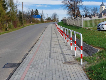chodnik w Dębowcu przy cmentarzu