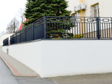 przebudowa muru i ogrodzenia przy budynku Urzędu Gminy